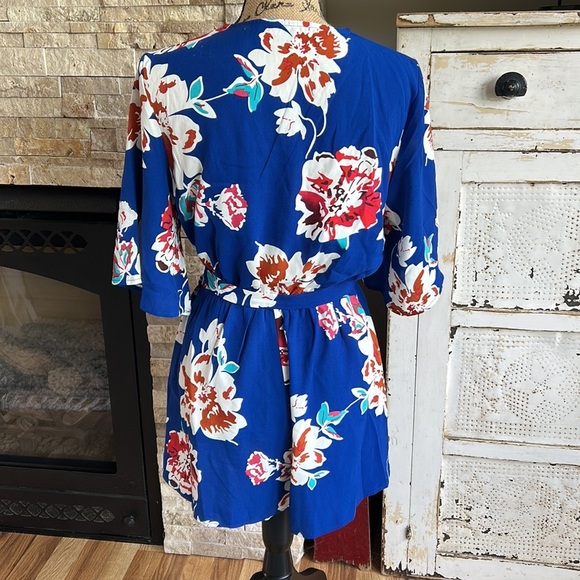 Summer blue and floral v-neck short romper half flare sleeve jumpsuit waist tie - Picture 9 of 16